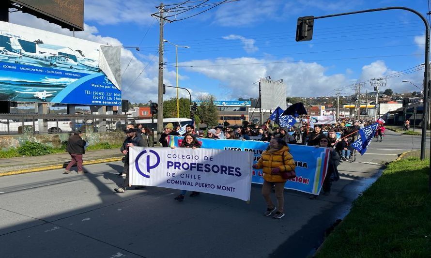 Profesores continúan movilizados en Puerto Montt