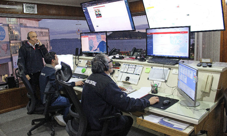 Fono 132 de Bomberos recibe más de un centenar de llamados molestos durante este viernes