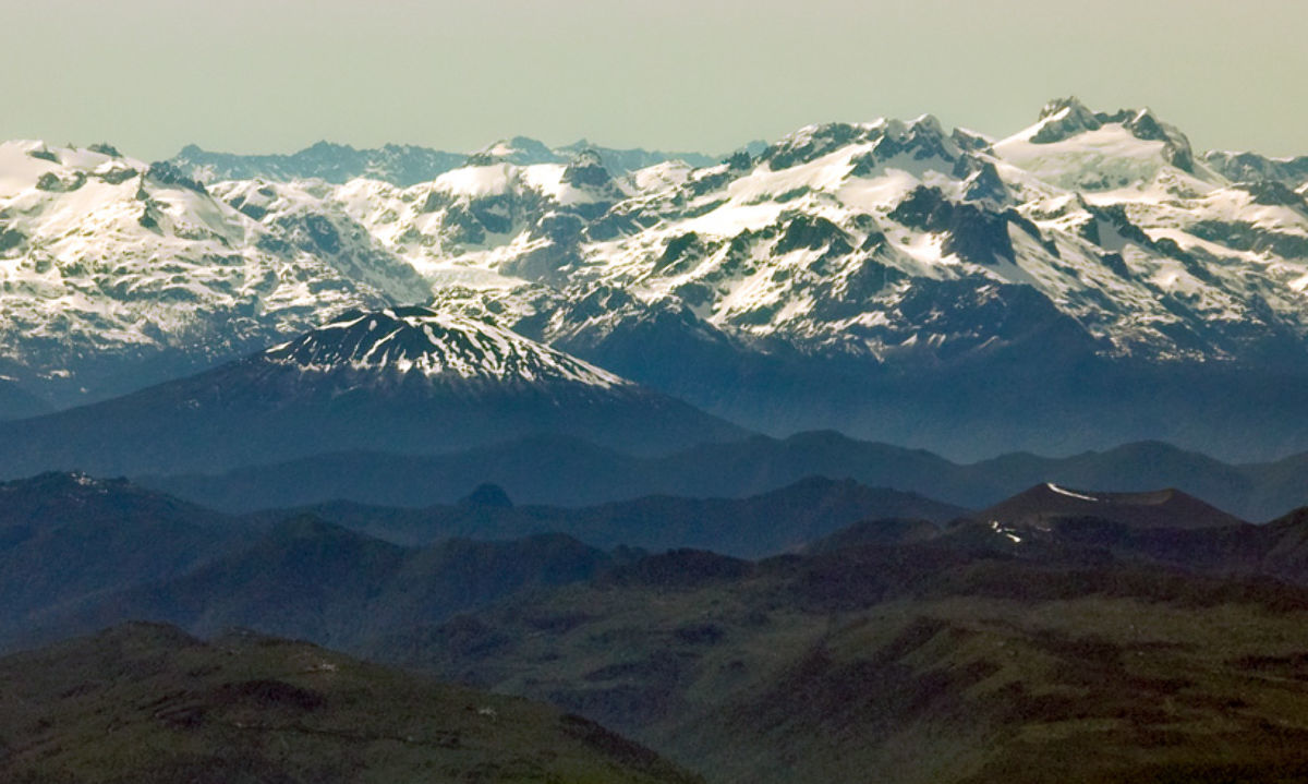 Especialistas de Carabineros reinician búsqueda de trabajadores extraviados en volcán Apagado