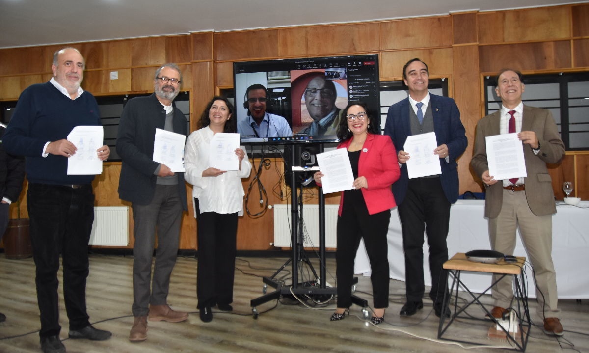 Gobernadores de la Macro Zona Austral y Empresas Portuarias se reúnen en Encuentro Interpuertos