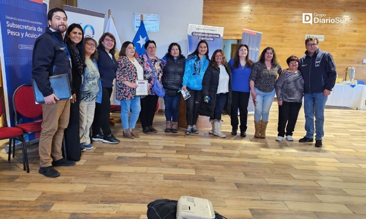"Mujeres de mar": lanzan libro que destaca el rol de pescadoras artesanales en Aysén