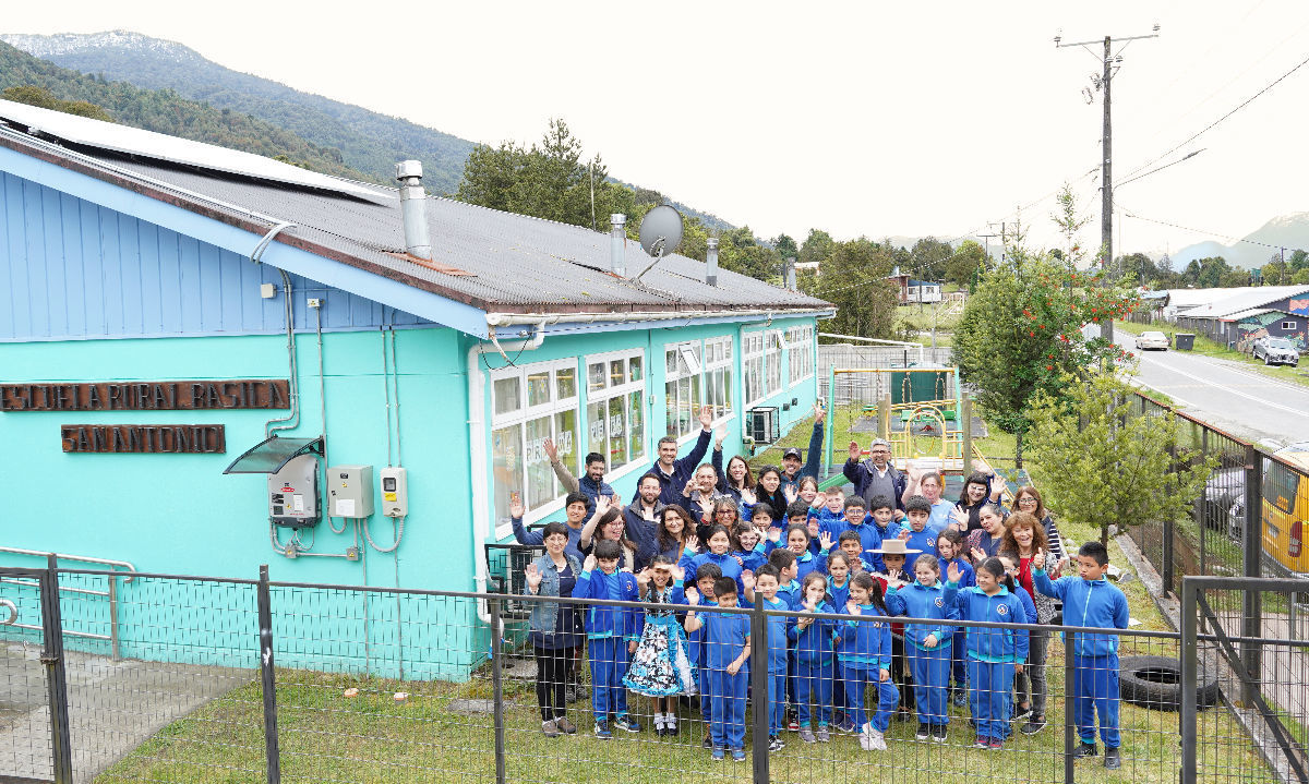 Inauguran sistema de calefacción en base a paneles solares en escuela de Pocoihuén