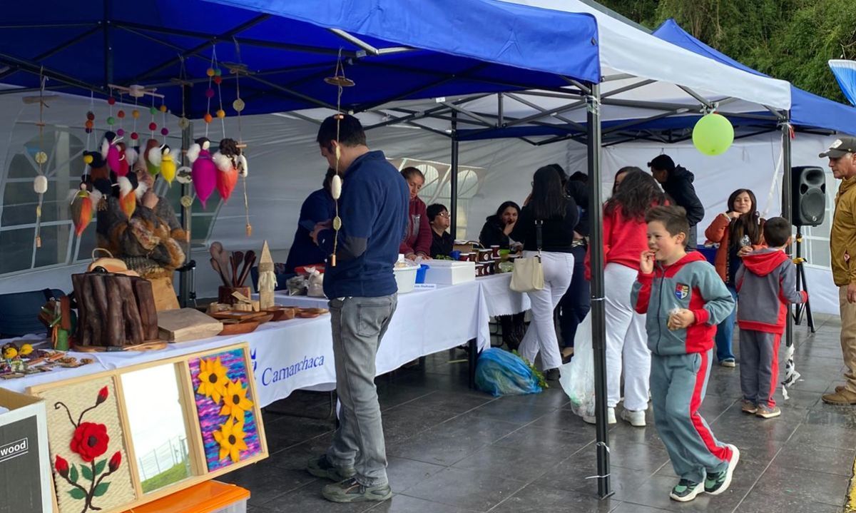 Camanchaca impulsa economía local con la primera Feria Navideña de Emprendedores en Rauco