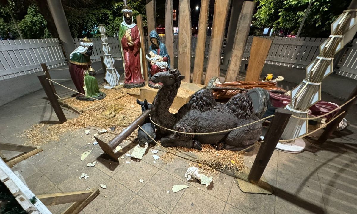 Vandalizaron pesebre y árbol navideño en la plaza de Puerto Montt: dos detenidos