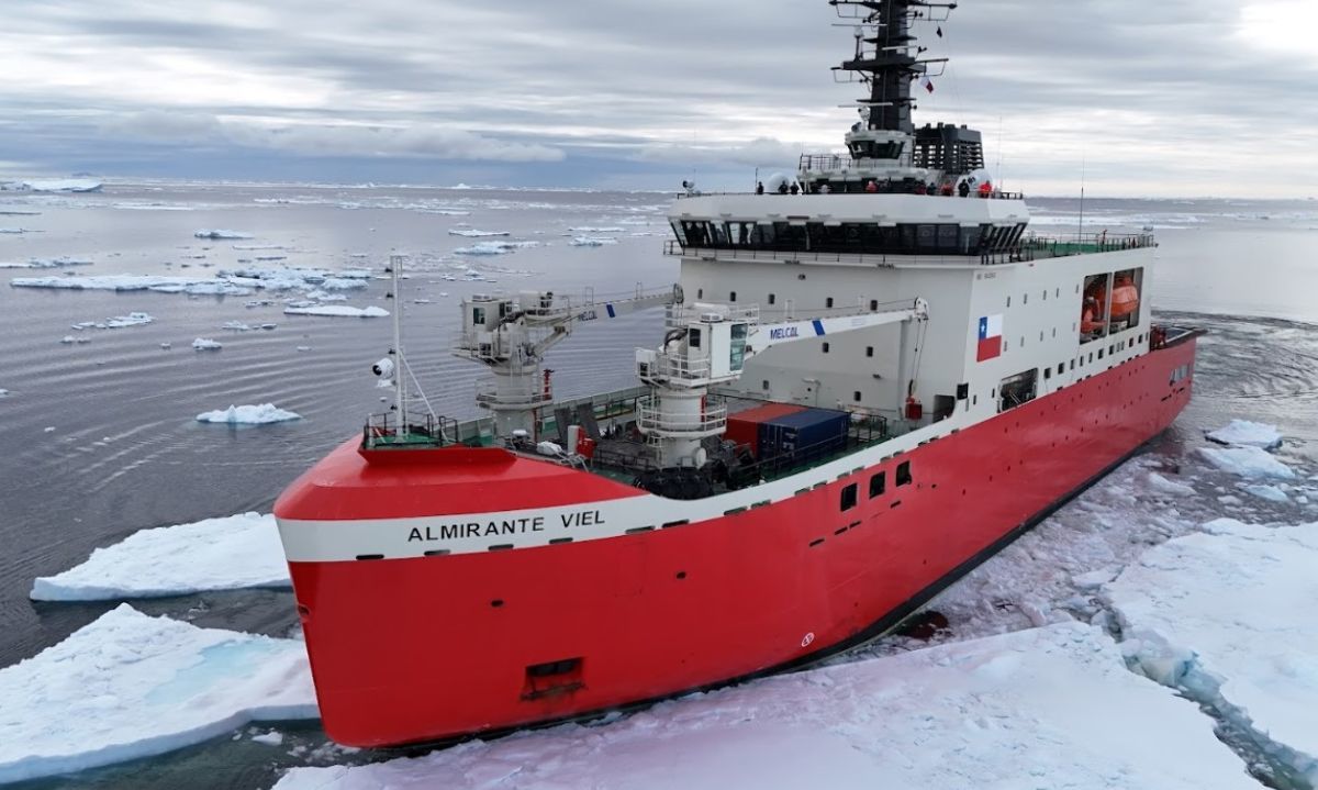 Rompehielos "Almirante Viel" ejecuta exitosa primera jornada de pruebas de verano