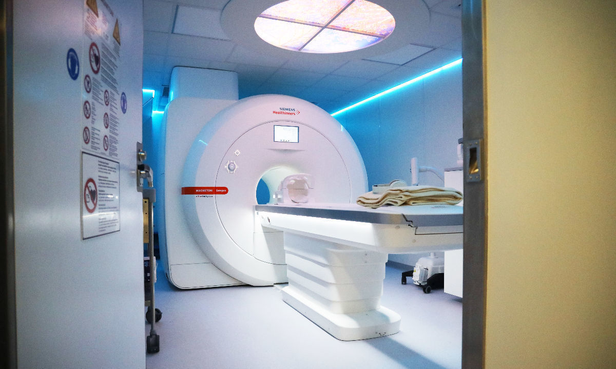 Salud inaugura el resonador magnético más moderno de Chiloé en Ancud