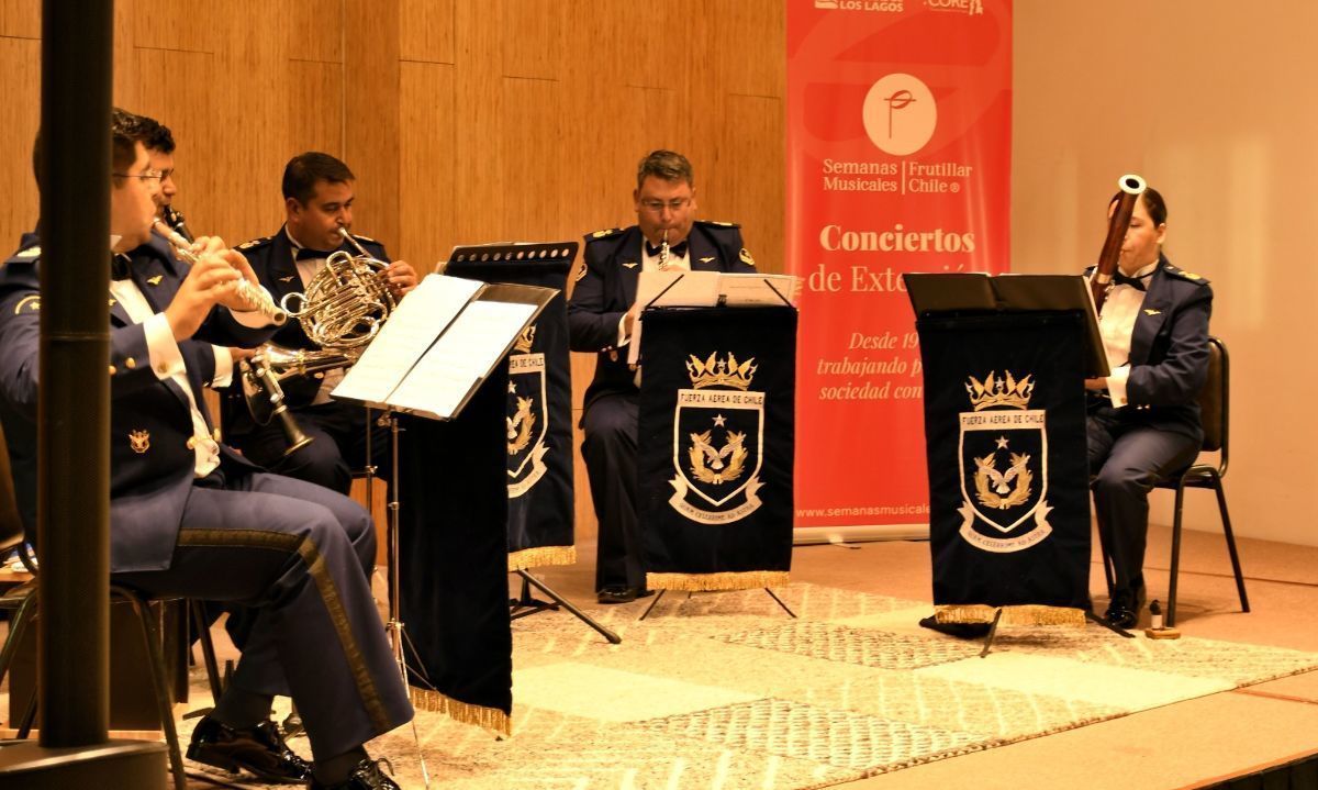 Música y tradición: Bandas de la FACH se presentaron en las Semanas Musicales de Frutillar