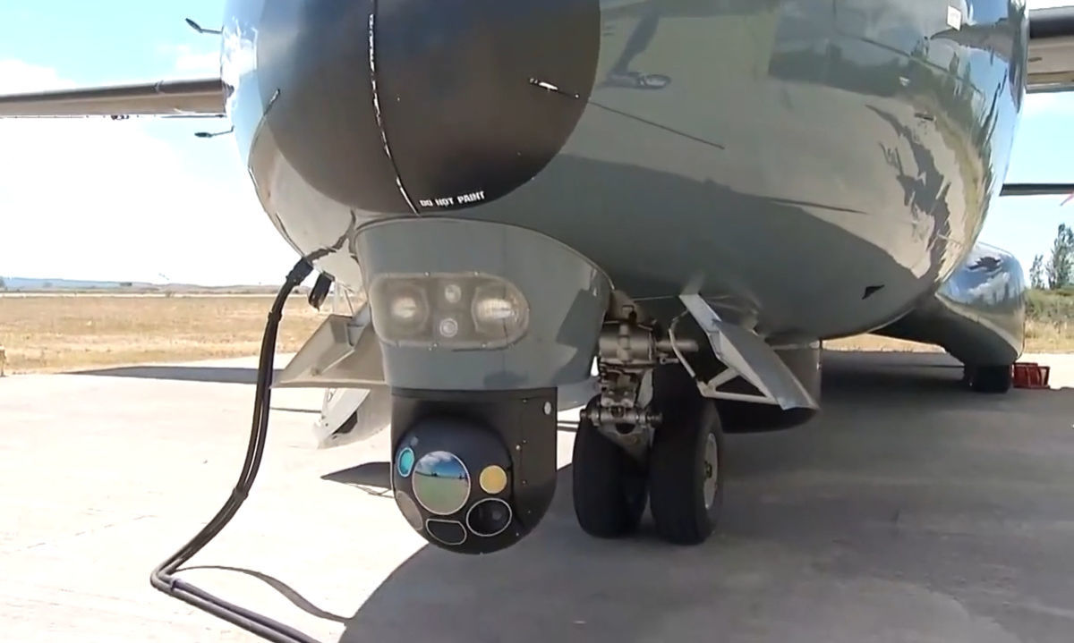 Avión P-295 de la Armada refuerza monitoreo de incendios en el sur del país