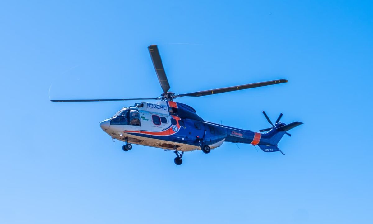 Helicóptero “Super Puma” se suma a combate de incendio El Manzano