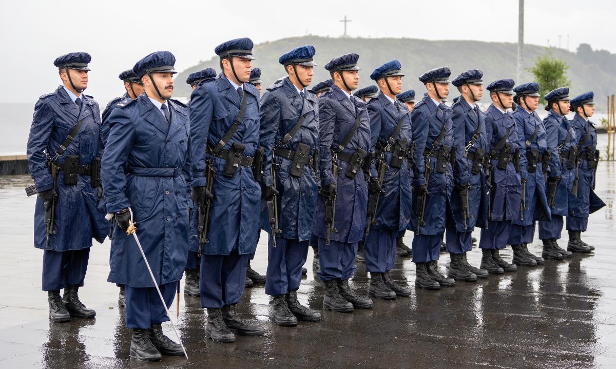 Izamiento de la Gran Bandera Nacional dio inicio al Mes del Aire y del Espacio en Puerto Montt