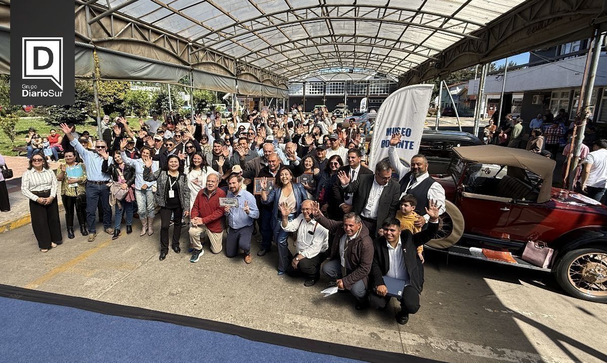 Río Negro inició festejos de sus 129 años con gran muestra de autos clásicos