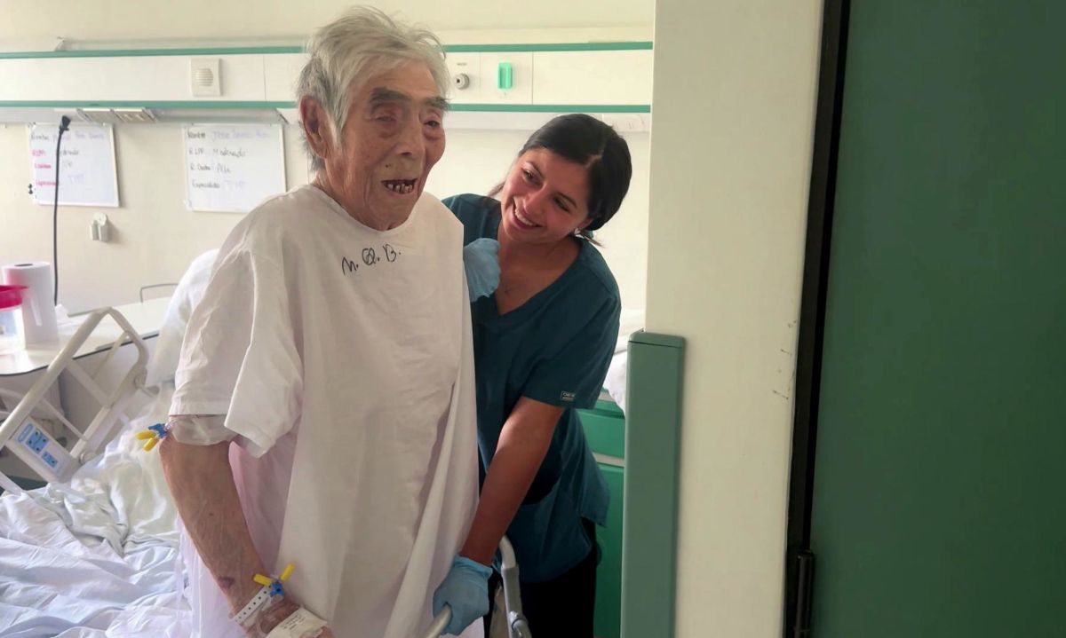 Paciente de 100 años es operado con éxito de fractura de cadera en Castro