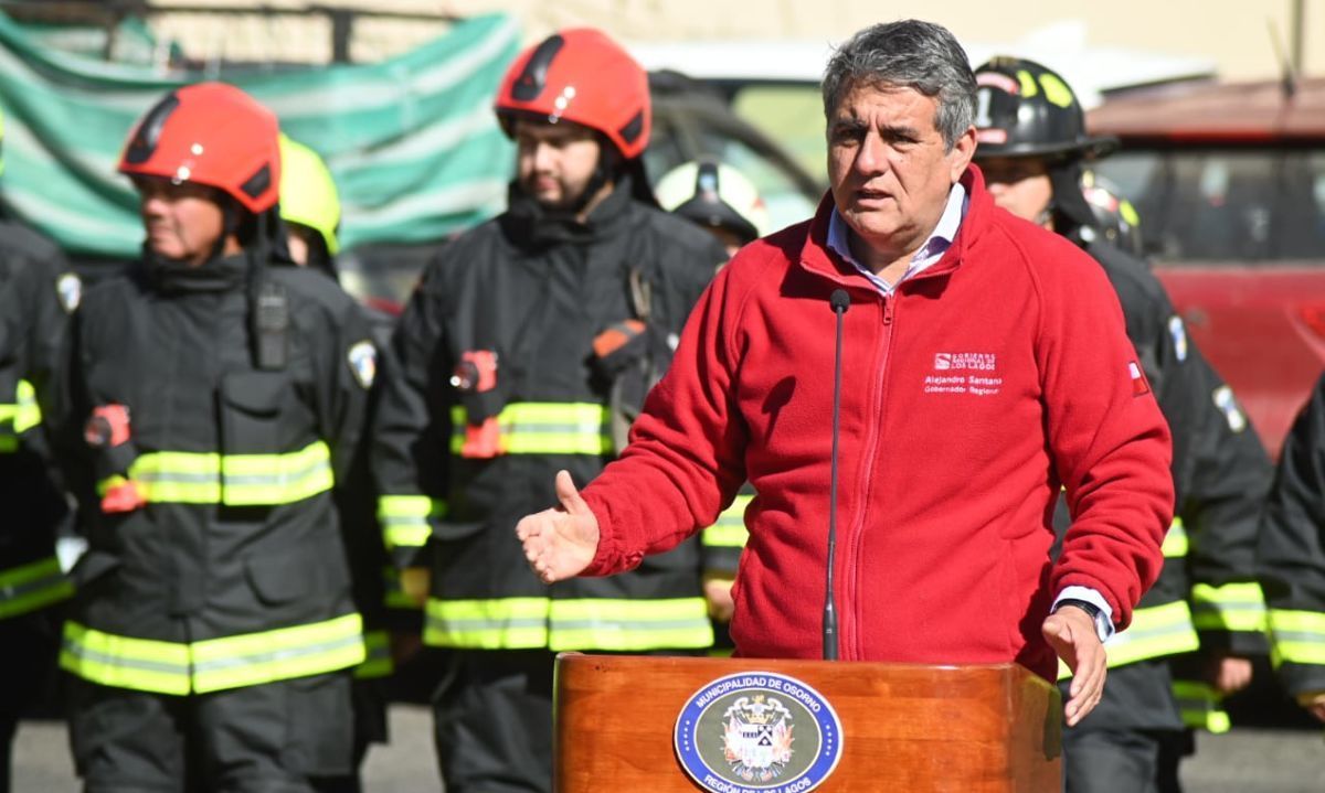 Bomberos de Chiloé reciben equipamiento por 2.300 millones