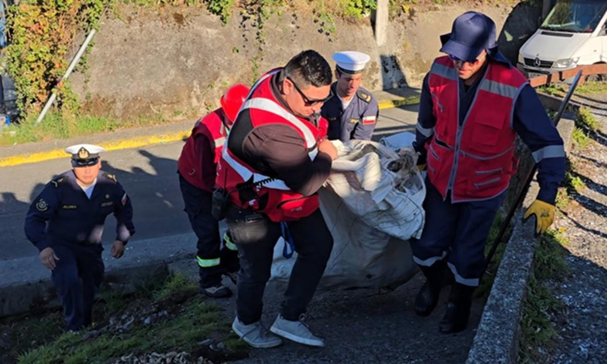 Municipalidad de Dalcahue y la Armada trabajan en la recuperación del borde costero