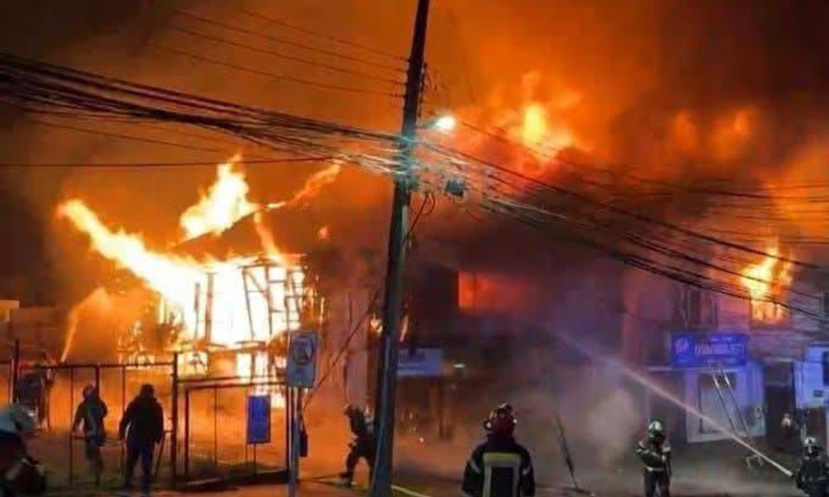 Trágico incendio en Puerto Montt deja tres fallecidos y una persona en riesgo vital
