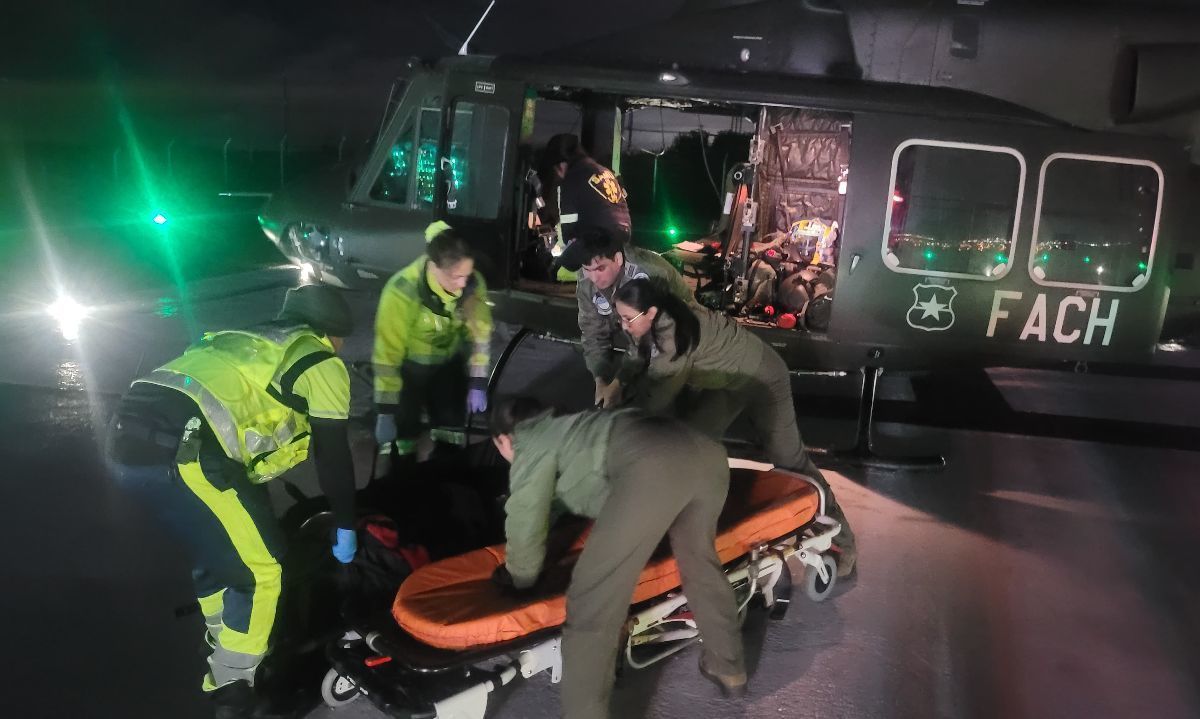 FACH realizó evacuación aeromédica nocturna desde Ayacara a Puerto Montt