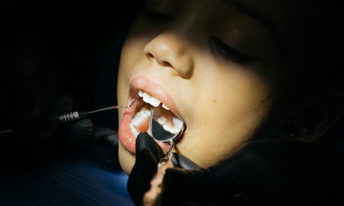 Foto de cottonbro studio: https://www.pexels.com/es-es/foto/nino-dientes-cuidado-dental-comprobacion-6502552/