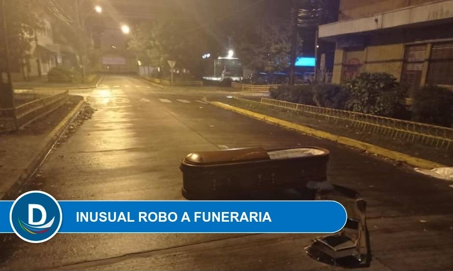 Delincuentes dejaron ataúd en plena calle al no lograr robarlo