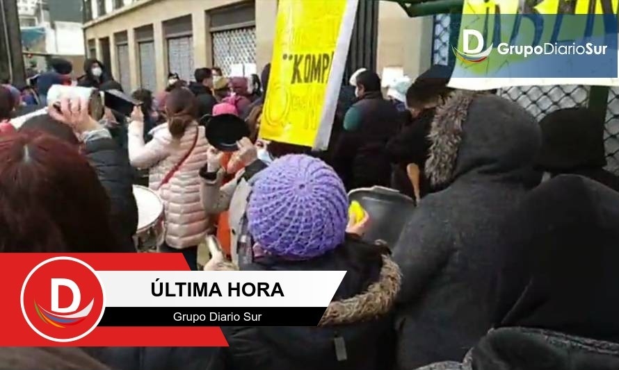 Crecen las protestas contra el conservador de Bienes Raíces