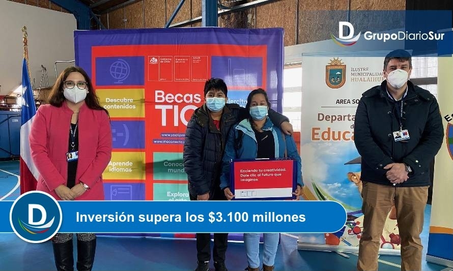 Partió la entrega de 9 mil computadores a estudiantes de la región