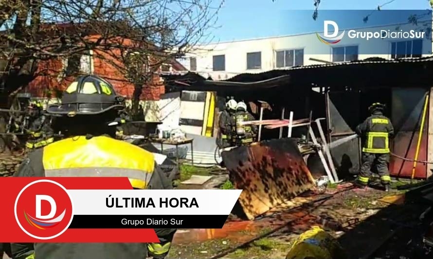 Fuego consumió totalmente un taller ubicado al lado de un colegio