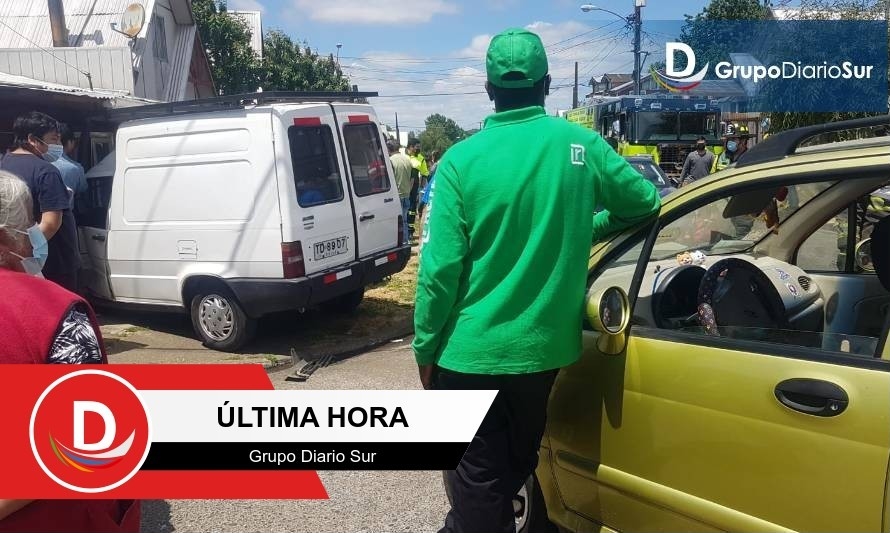 Dos lesionados luego que vehículo impactara contra una casa